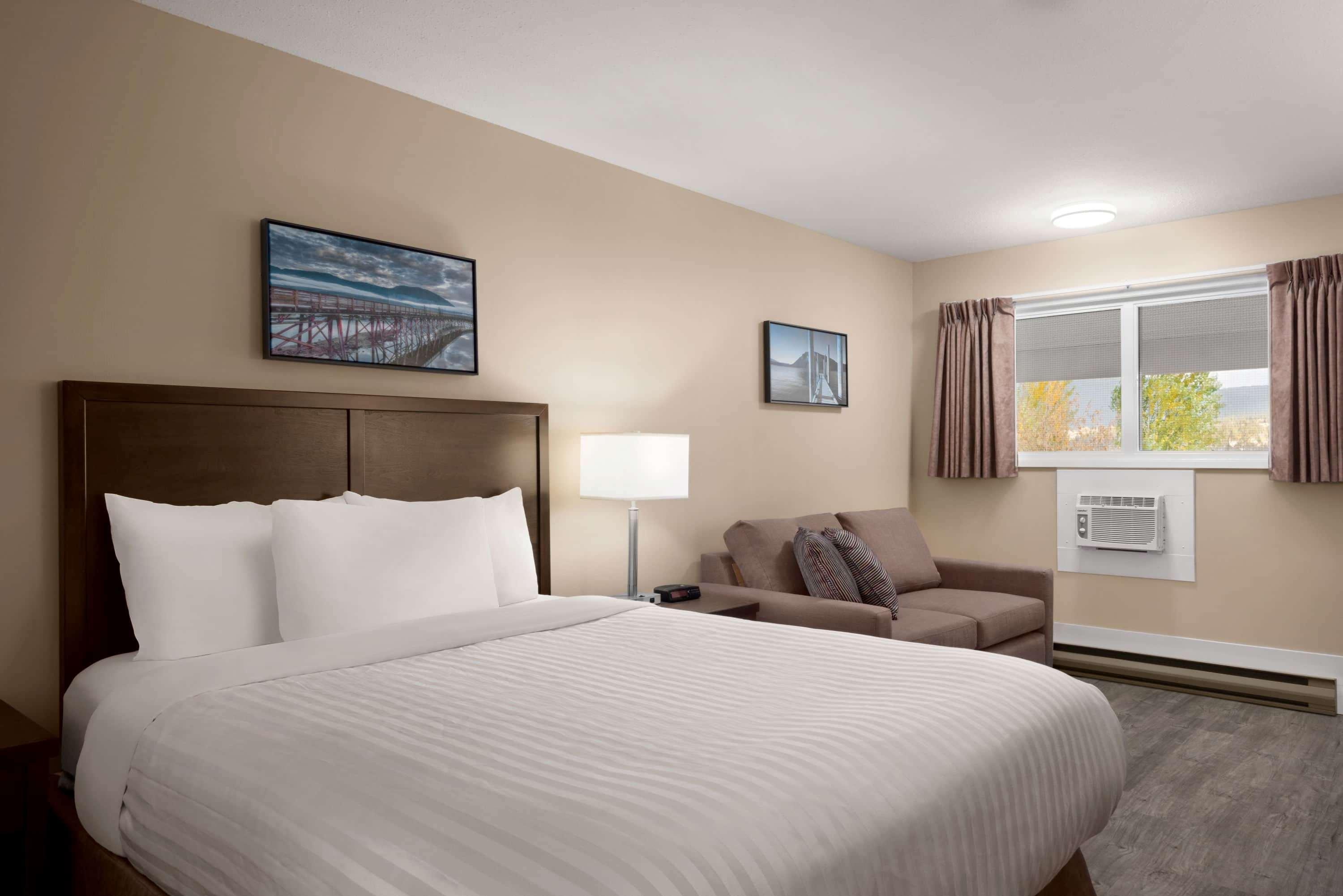 Travelodge By Wyndham Salmon Arm Bc Bagian luar foto