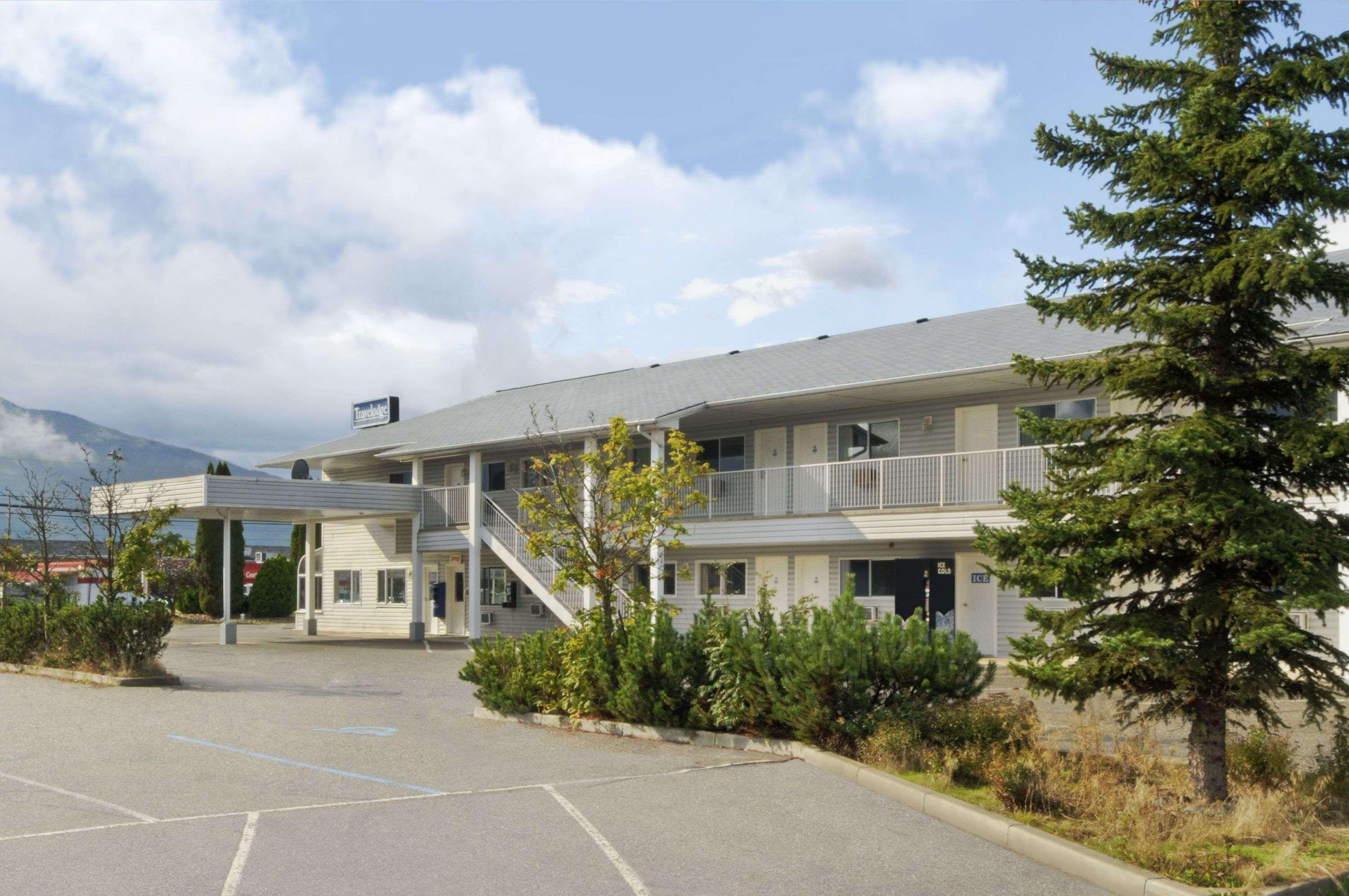 Travelodge By Wyndham Salmon Arm Bc Bagian luar foto