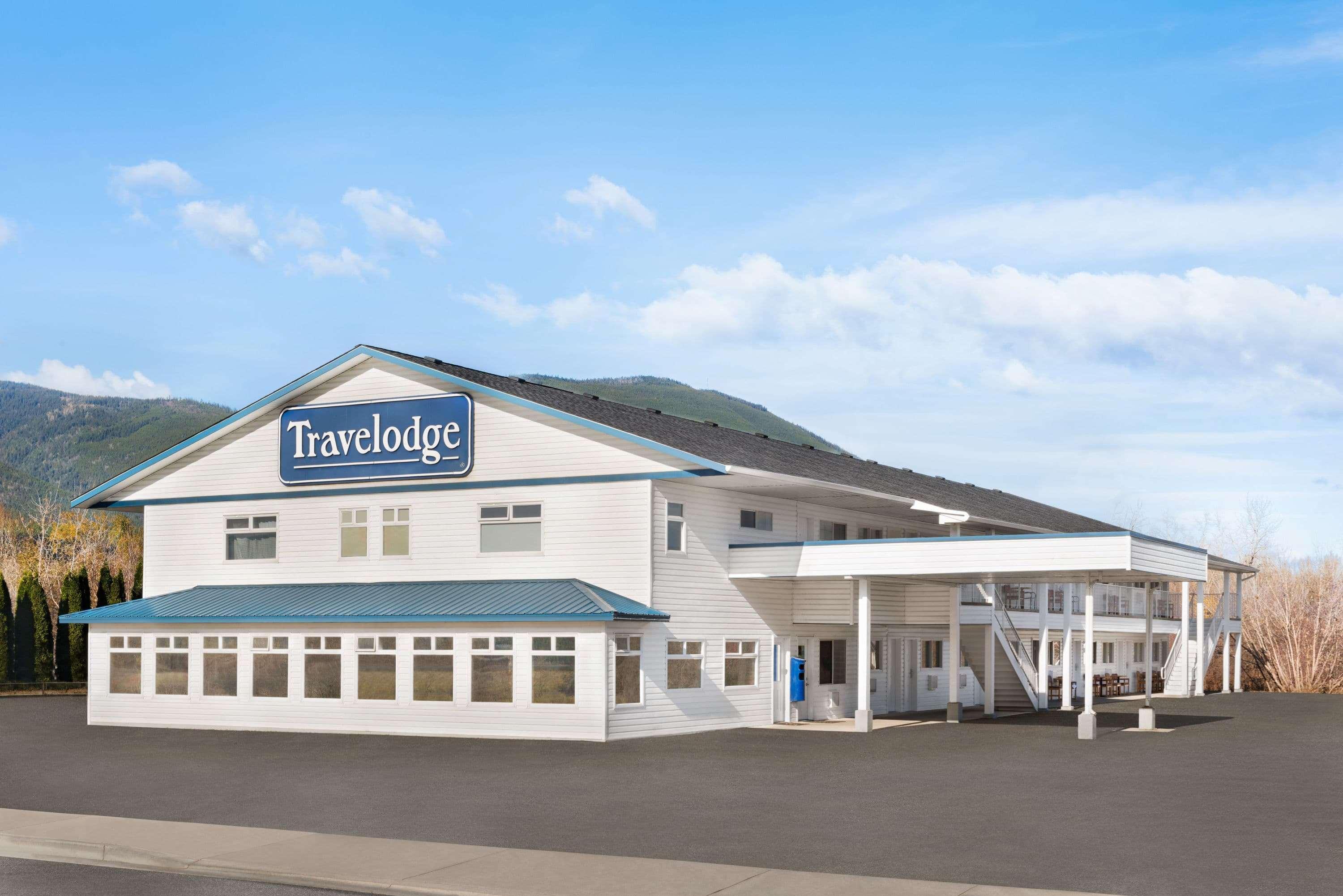 Travelodge By Wyndham Salmon Arm Bc Bagian luar foto