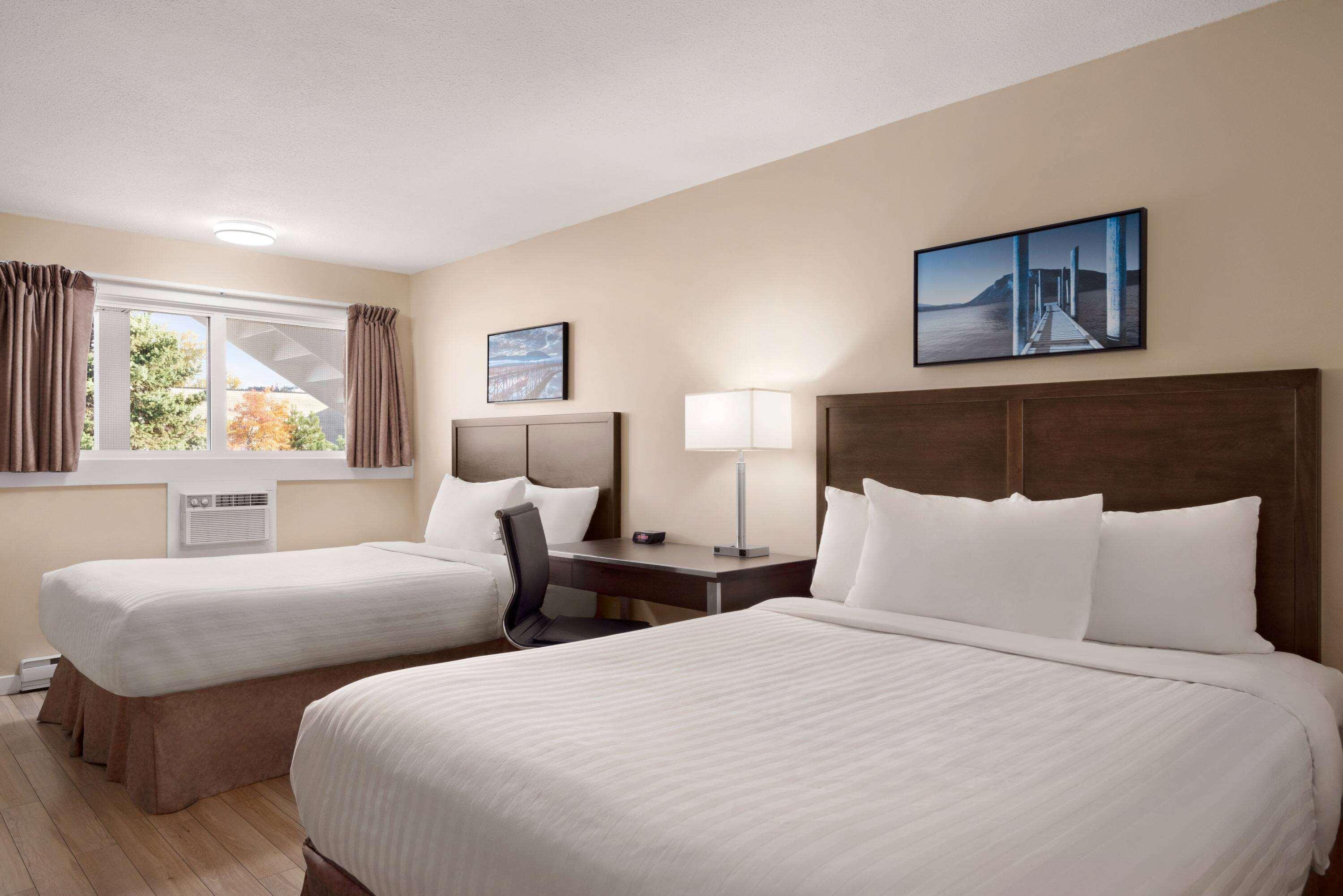 Travelodge By Wyndham Salmon Arm Bc Bagian luar foto