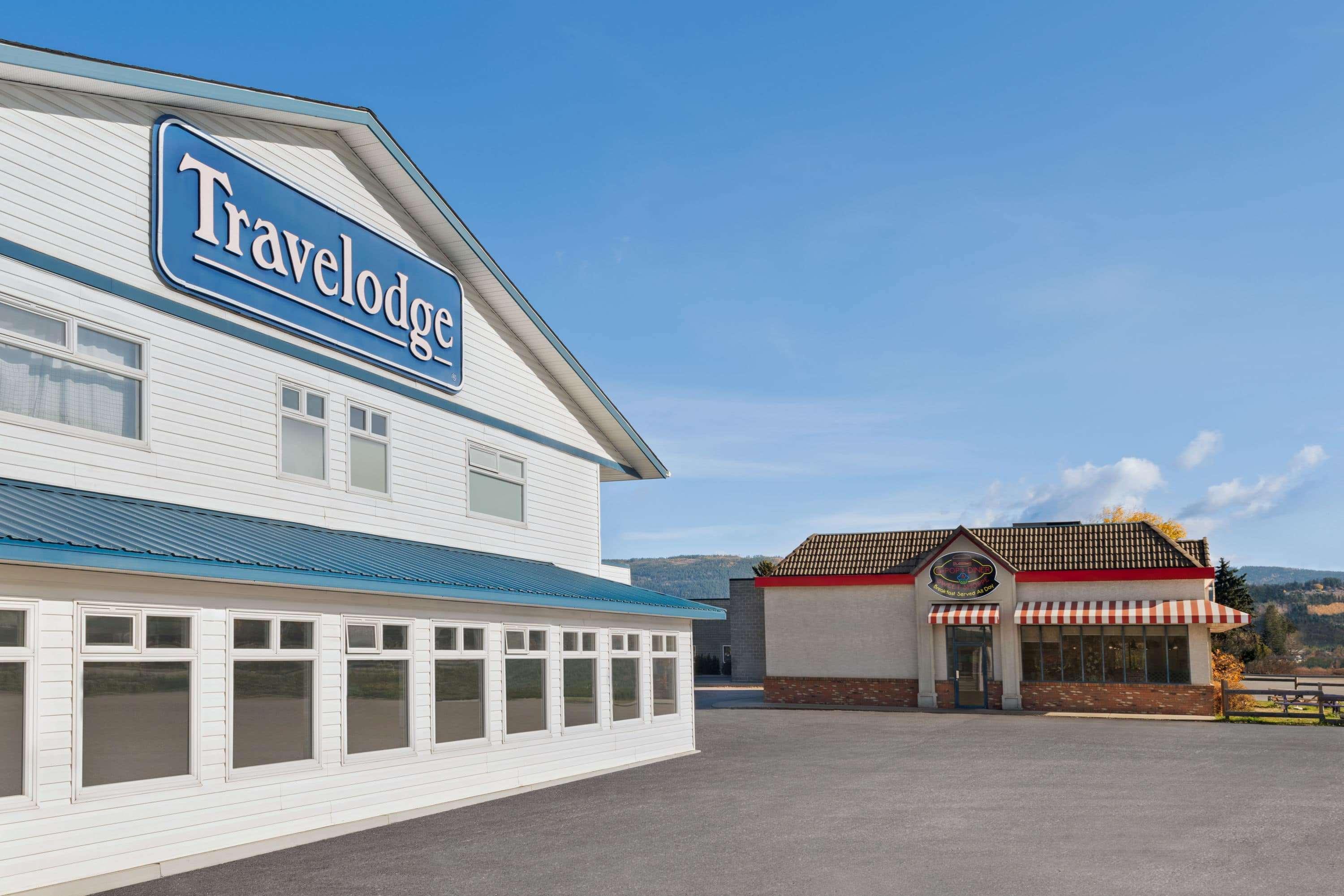 Travelodge By Wyndham Salmon Arm Bc Bagian luar foto