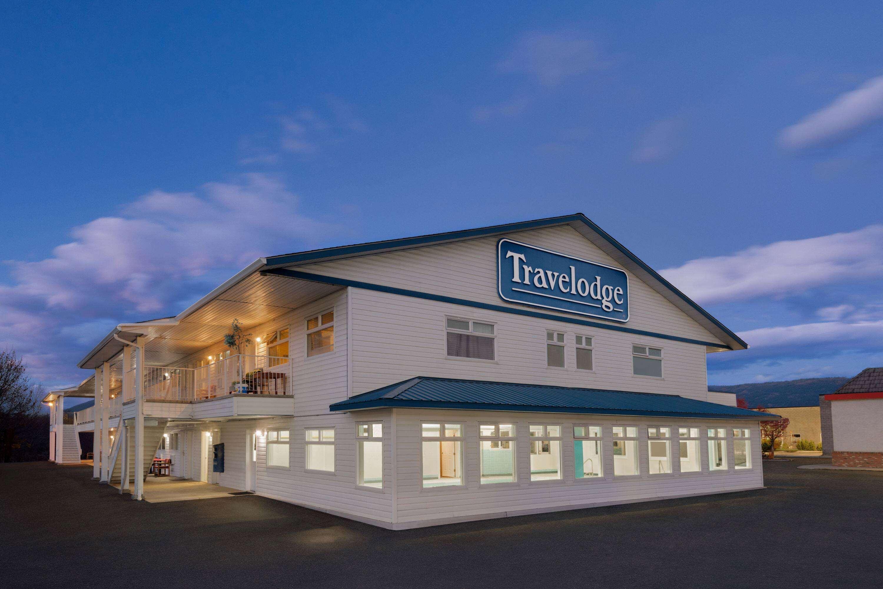 Travelodge By Wyndham Salmon Arm Bc Bagian luar foto